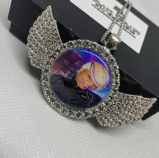 Angel wing pendant